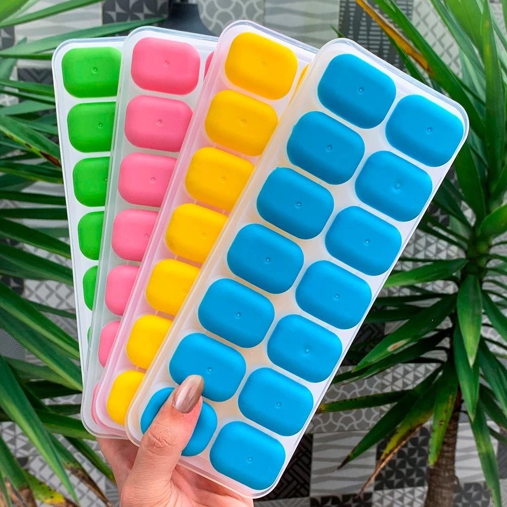 Kit 4 Formas de Gelo Com  Tampa Cubos Multiuso Silicone Flexível
