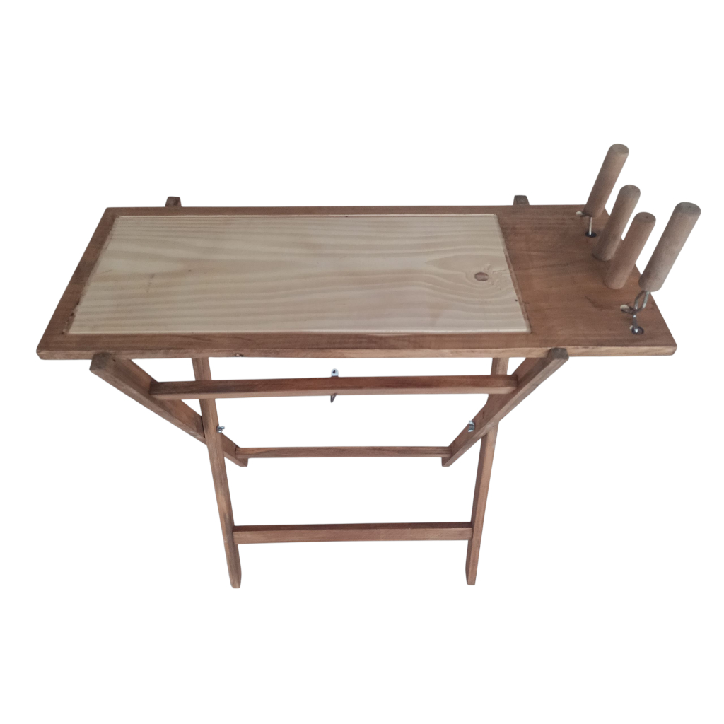 Tábua de Carne mesa desmontável dobrável para Churrasco com suporte para espeto.