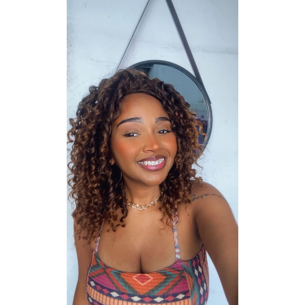 Peruca Wig  Cacheada Curta Super Natural Identico a Cabelo Humano Modelo Patricia Human Hair.