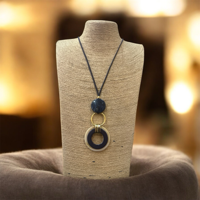 colar de Recina longo,elegante ,delicado,artesanal,moderno