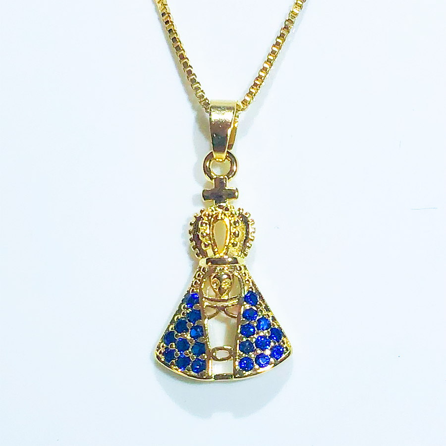 Colar delicado folheado a Ouro com Pingente de Nossa Senhora Aparecida Cravejado Zirconias Safira