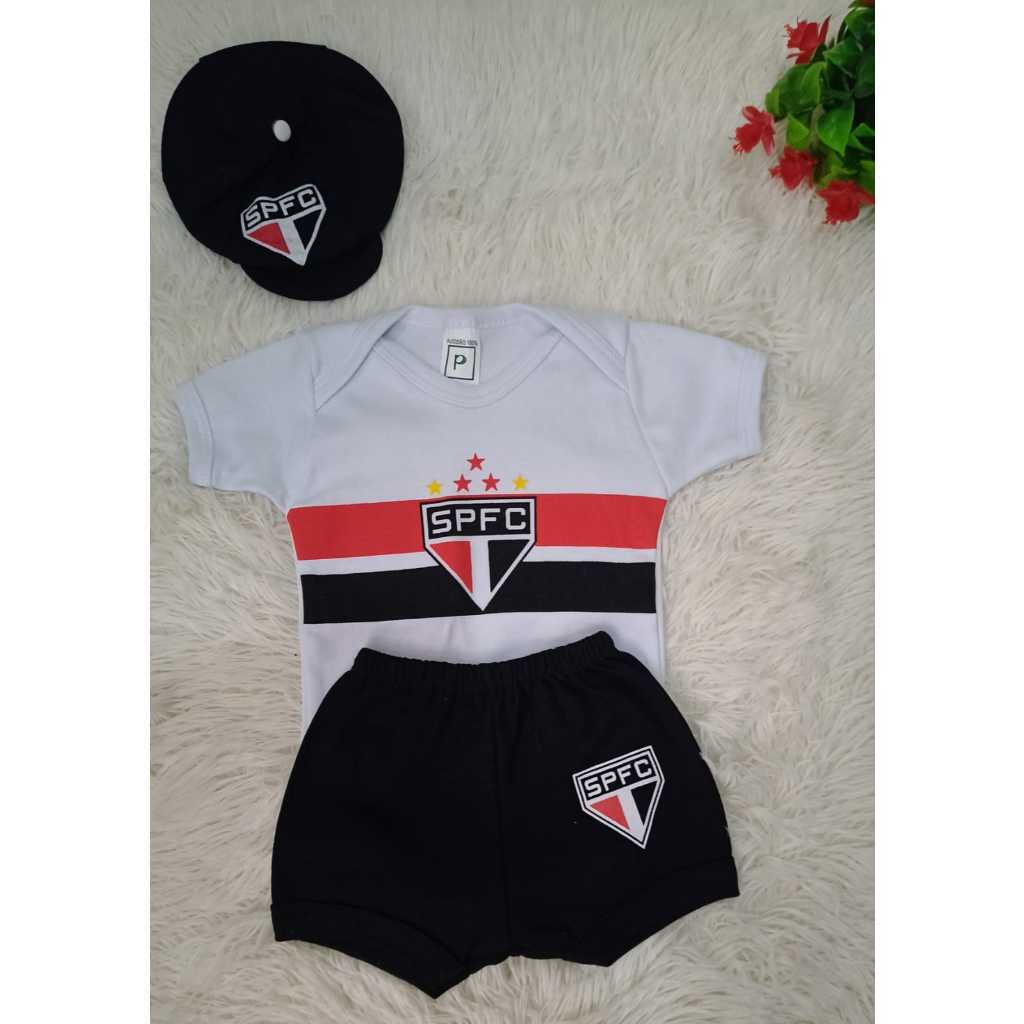 Body Bebê Futebol vermelho e branco – Kit 3 peças: Short/Shortinho + Boina (Menino)