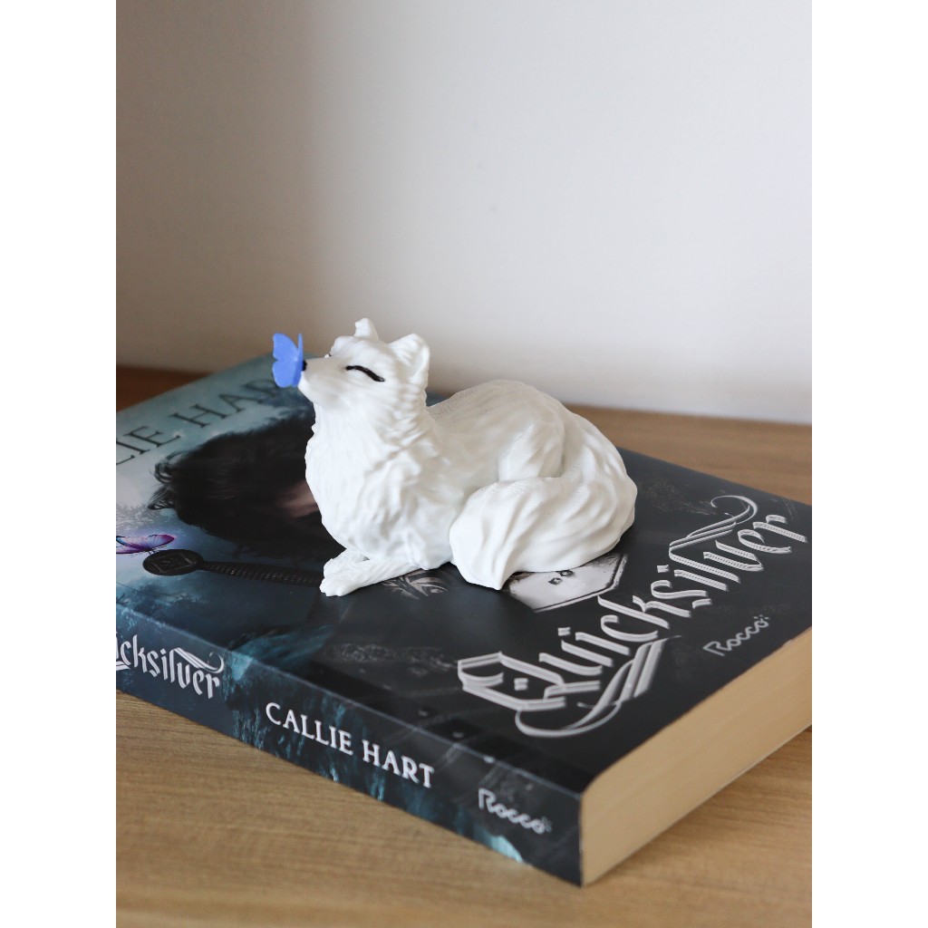 Enfeite Ônix Quicksilver – Kingfisher Saeris Little Osha - raposa branca de decoração em Oferta na Shopee