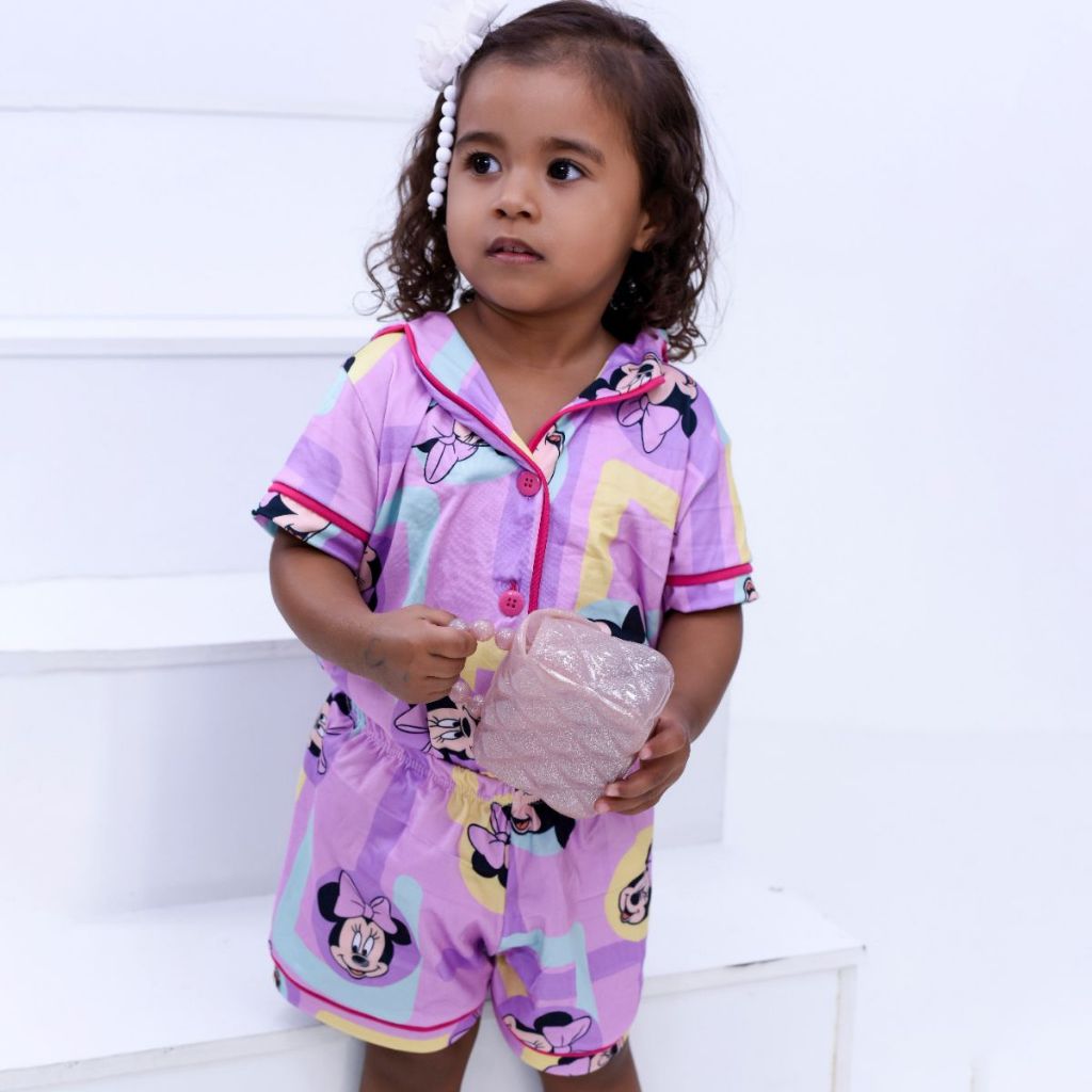 Pijama Americano Infantil Feminino Conjunto Estampado Roupa de Dormir Personagens Confortável Stitchi Ursinhos Gatinha