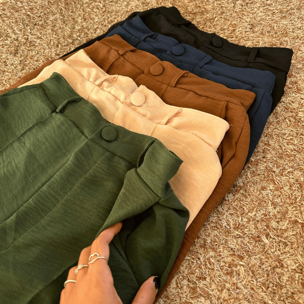 Calça Pantalona Feminina Com Bolso Forro e Botão Wide leg Tecido Duna Cintura Alta Flare Folgadinha