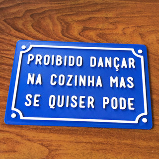 Placa decorativa Proibido Dançar na Cozinha PLA (15x10cm) Plaquinha PLA e imita ferro esmaltado casa