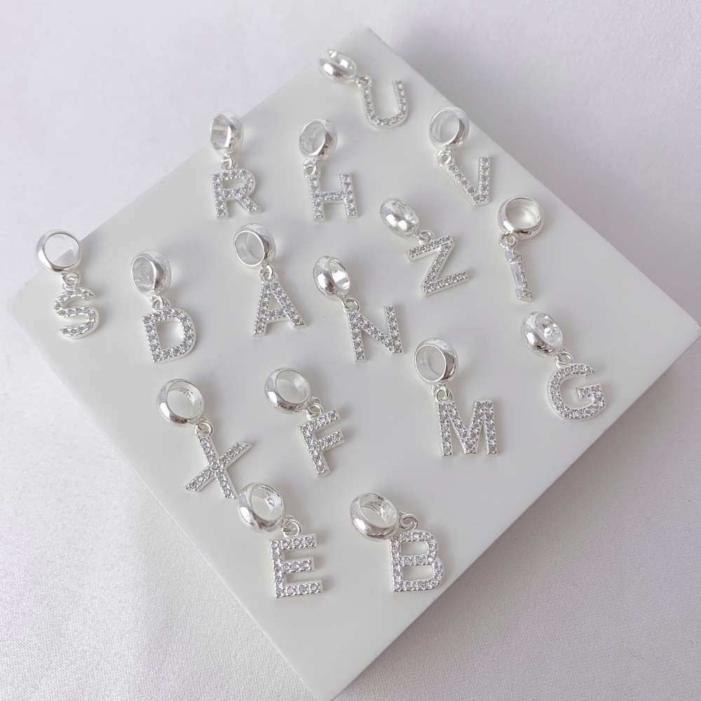 Berloque Letra Cravejada Prata925