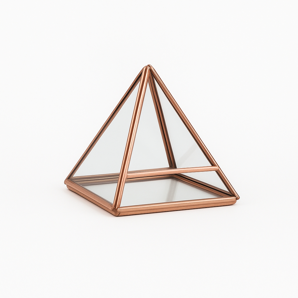 Terrário Pirâmide em Cobre Puro – Decoração de Mesa Artesanal | Mini Vaso Terrário