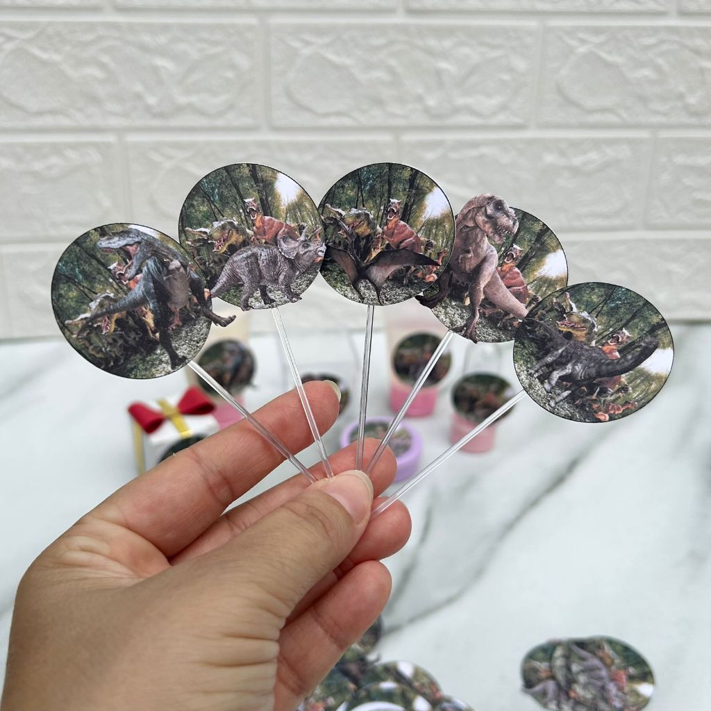 Apliques Dinossauro Jurassic Tag 4cm Personalizada p/ Tubetes Toppers Lembrancinhas 20 a 100 unid