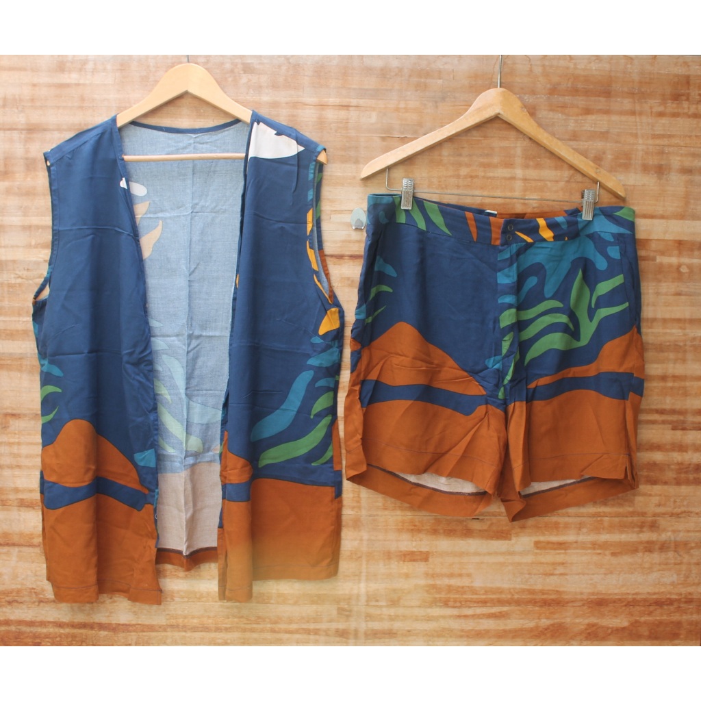 (Usado) Conjunto Shorts Kimono Sem Manga Estampa Colete Tamanho G