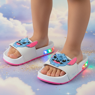 Slide Stitch Infantil LED – Chinelinho Macio e Colorido, Luz Que Pisca ao Andar em Oferta na Shopee