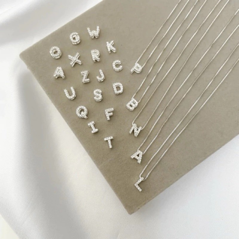 Colar com Letra Cravejada Personalizado Banhado a Prata 925 Delicado