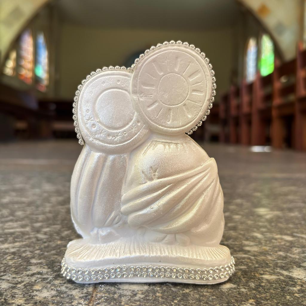 Sagrada Familia 14cm Perolada Com Detalhes Em Strass Para Decoração, Caixa De Padrinhos Etc... — imagem 2 de 2