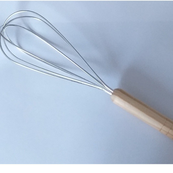 Batedor Fuê Ovos Bolos De Aço Estanhado Cabo Madeira em Oferta na Shopee