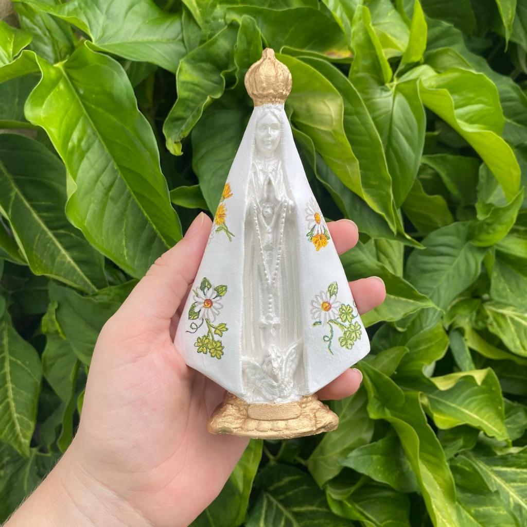 Nossa Senhora Aparecida 15cm em Decoupagem Margaridinha/Decoração pro lar/ Lembrança casamento ou batizado em Oferta na Shopee