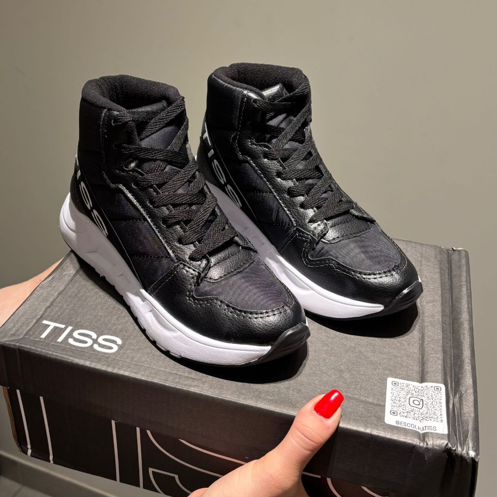 Tênis Feminino Fitness Com Cadarço Detalhes Couro Sintético