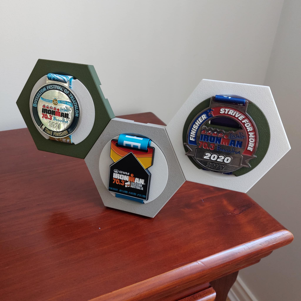 Expositor Moderno para Medalhas – Suporte Modular Decorativo