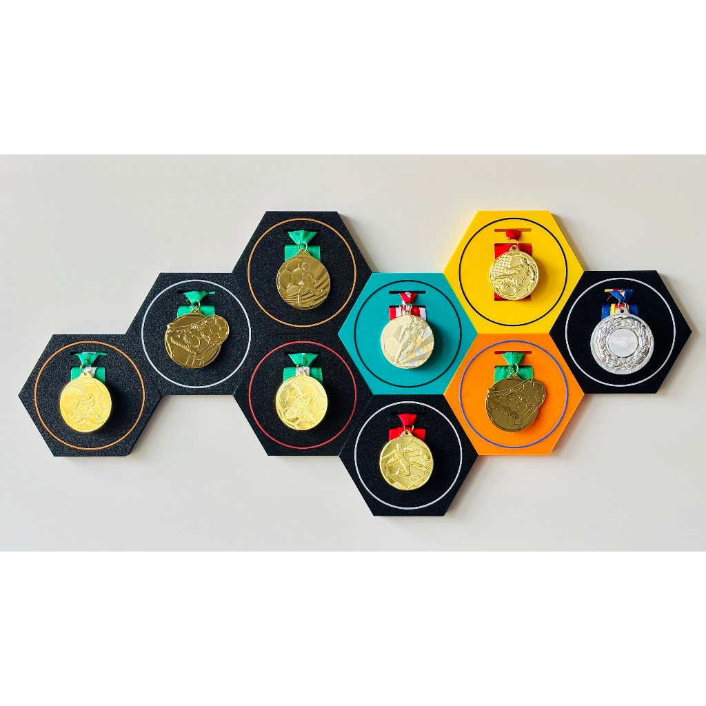 Suporte Modular para Medalhas – Expositor Decorativo em Plástico