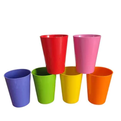Copos 300 ml em plástico resistente, perfeito para o uso em escolas e ideais para bebes e crianças, duráveis e seguro.