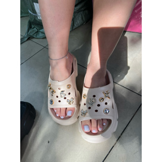 chinelo babuche plataforma com kit pingente sortidos 100%EVA -2501 em Oferta na Shopee