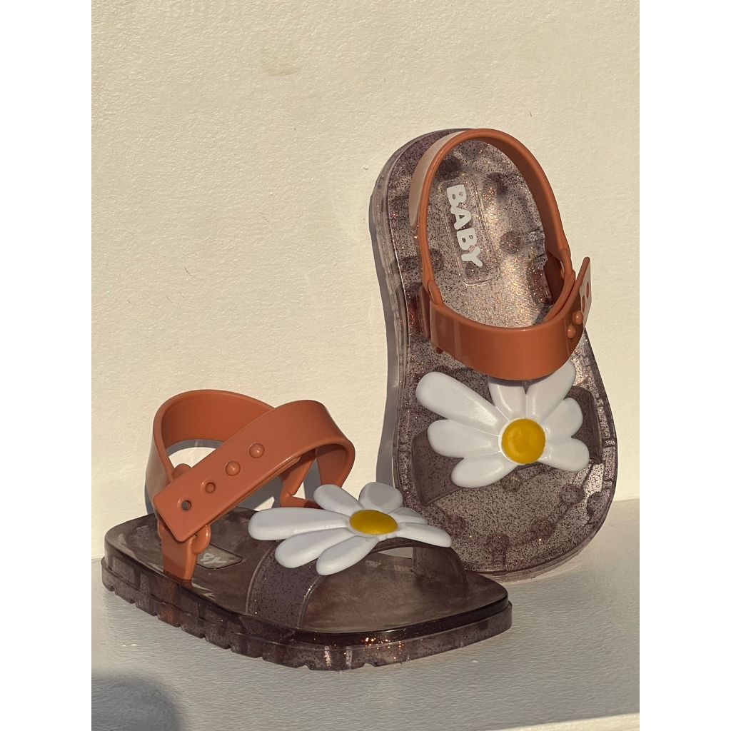 sandalia infatil de menina confortavel de florzinha em promoção.