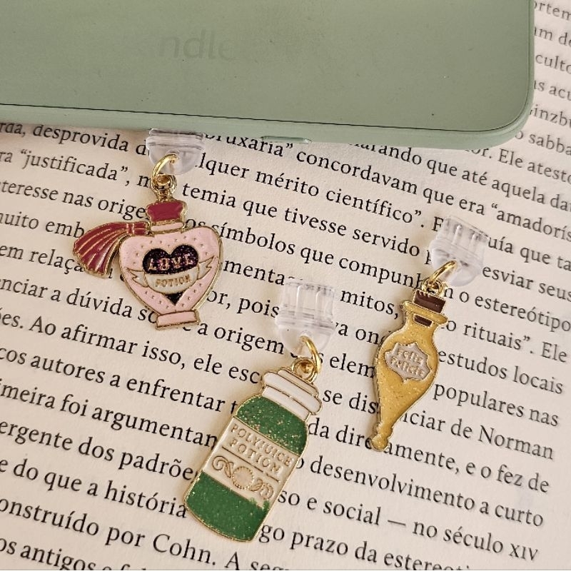 Anti poeira tapa poeira plug proteção entrada TIPO C  kindle celular charm Harry Poção em Oferta na Shopee