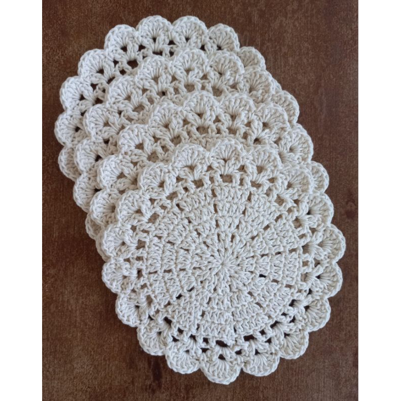 kit toalhinhas/souplat em crochê 25 a 28 cm para decoração de mesa, fogão,  balcão,  estante, prateleira,  chá,  café. em Oferta na Shopee