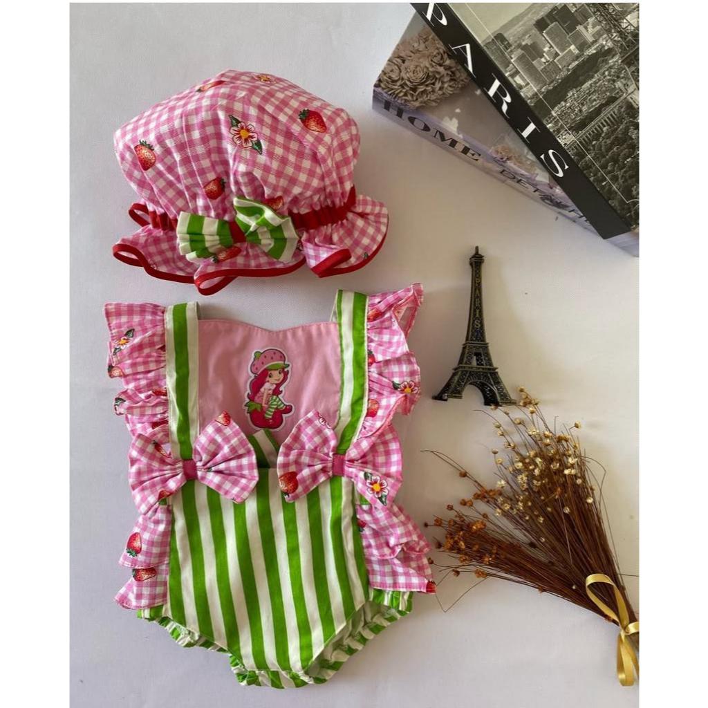 Romper Jardineiras Body Tematico  Moranguinho com Chapeu