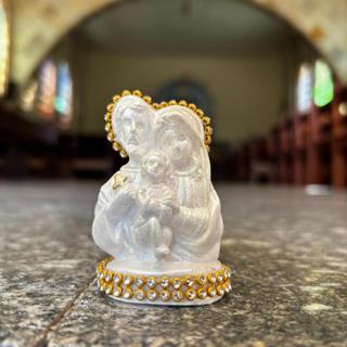Mini Sagrada Familia 7cm, Perolada Com Strass Dourado, Lembrança Religiosa em Oferta na Shopee