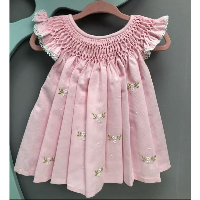 Vestido Infantil Casinha de Abelha bordado (tamanho M veste 4 a 10 meses)
