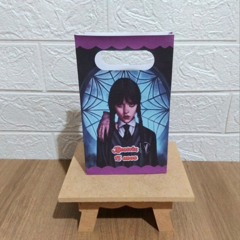 Sacolinha Personalizada Wandinha Addms  tamanho(P) lembrancinha festa Aniversário