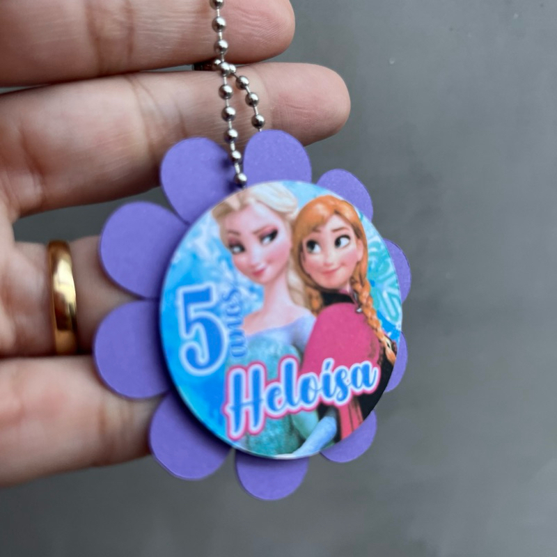 TAG APLIQUE com efeito 3d e correntinha na cor níquel no tema Frozen Elsa Ana - ESCOLHA SEU TEMA.