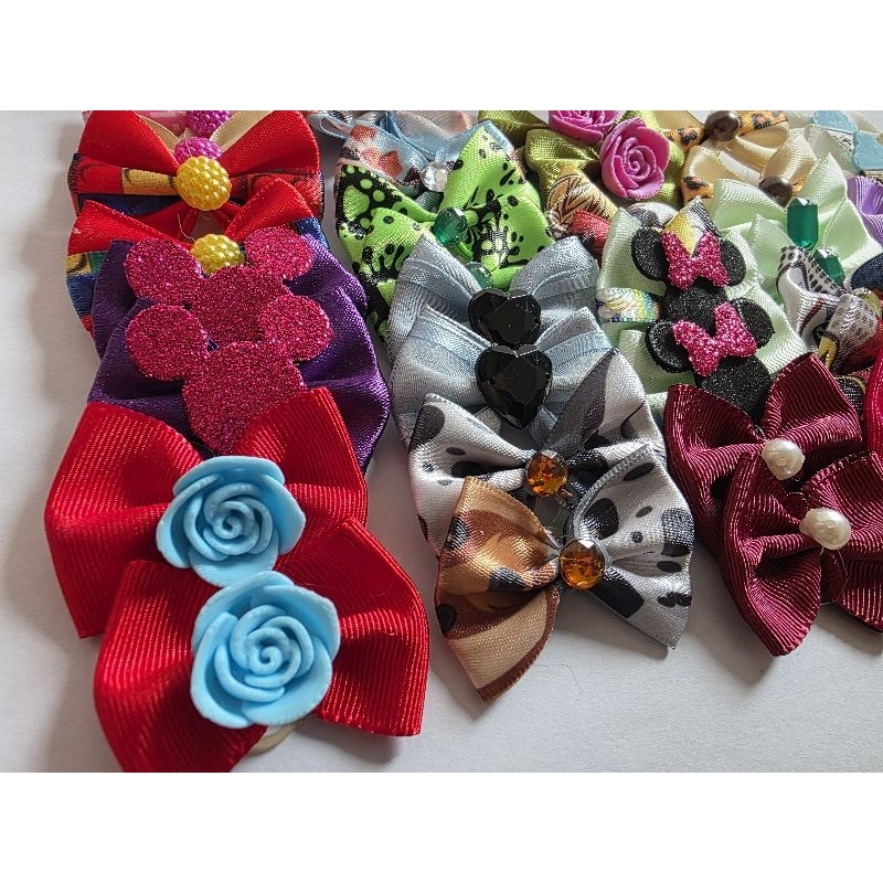 Lacinhos pet com elastico 10,20,30 ou 40 Lacinhos MÉDIO LUXO para pet / Laços pet / Banho e tosa em Oferta na Shopee