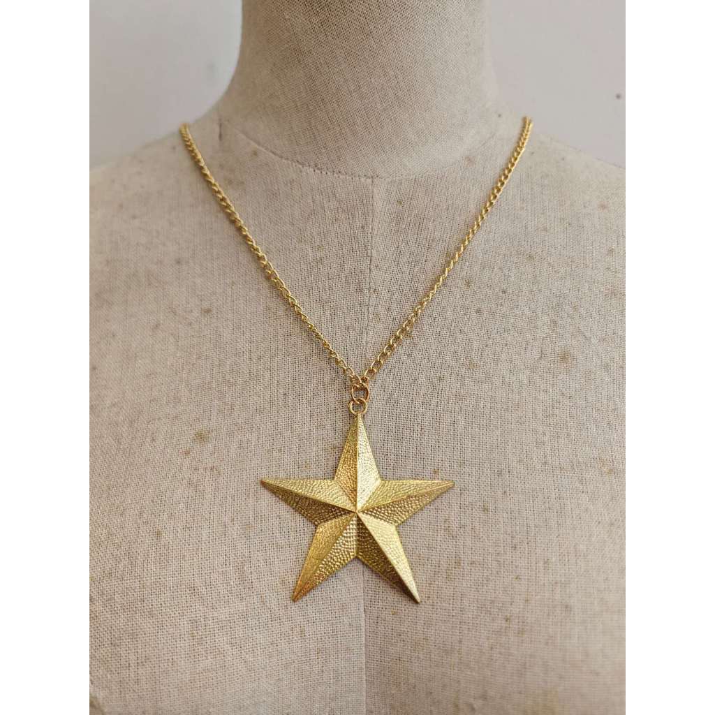 Colar com pingente de estrela de cinco pontas em ouro texturizado tridimensional em Oferta na Shopee