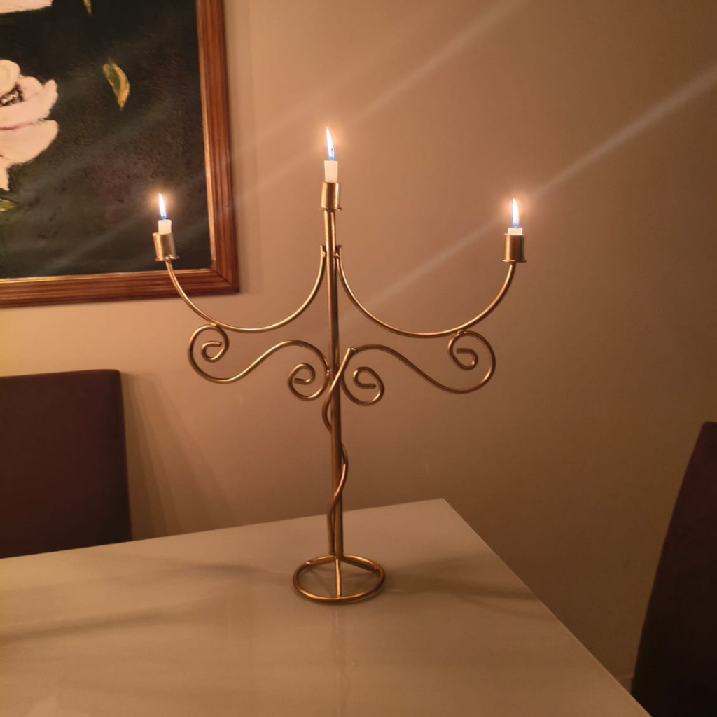 Candelabro Castiçal Dourado 50x46cm Ferro Artesanal Maciço Porta-Velas Exclusivo Suporte Decorativo