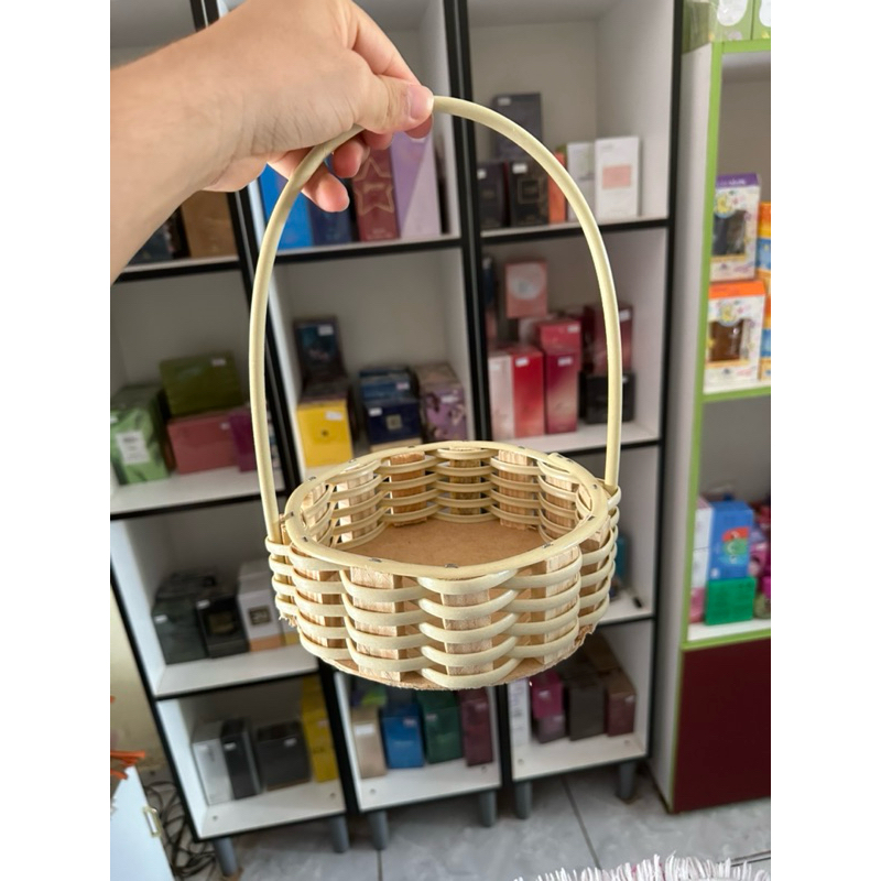 cesta Fraldeira sintética com alça cor palha 15x15x5cm kit com 2 cestas