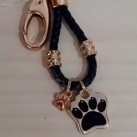 Chaveiro em Couro Patinha Pet Presentes Acessórios de Bolsa