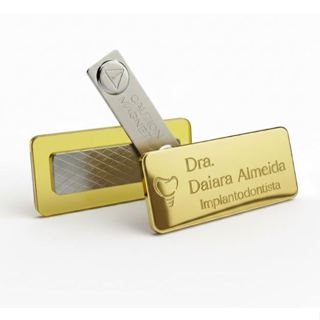 Broche Crachá feito em acrílico magnético personalizado em Oferta na Shopee