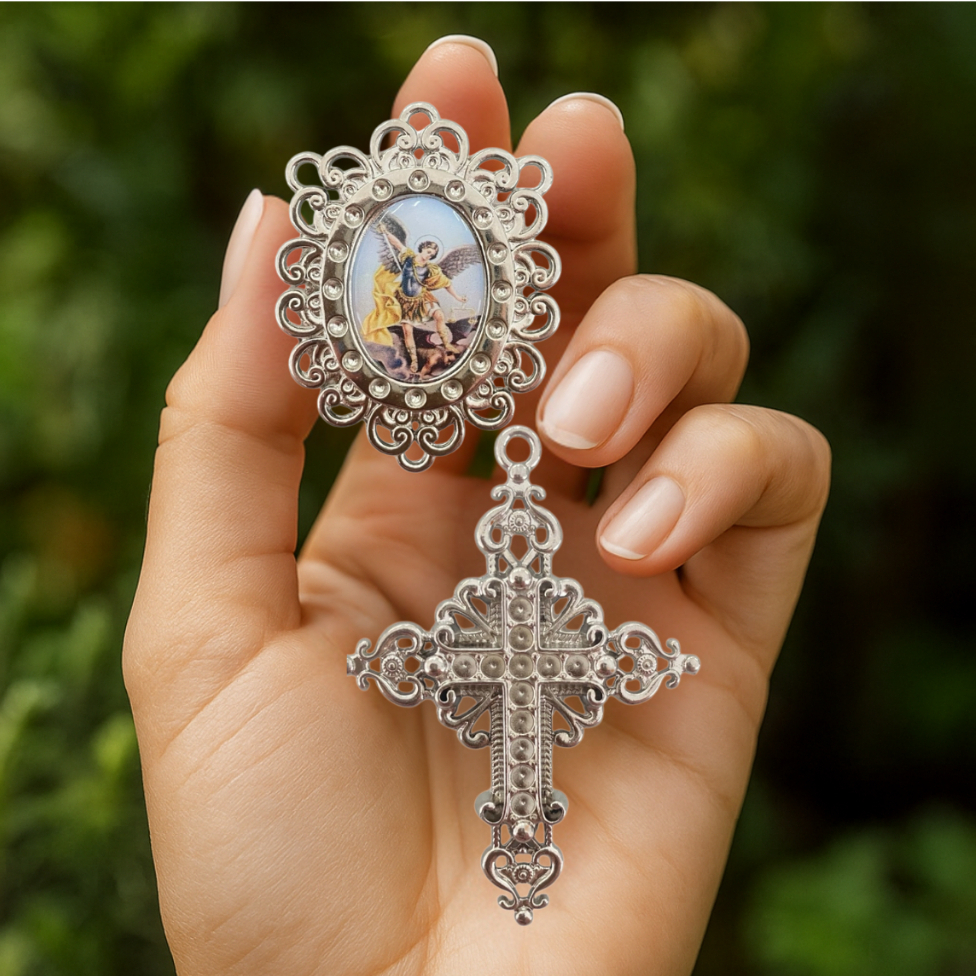 Entremeio Camafeu + Crucifixo Cruz Detalhada Para Fazer Terço Níquel Imagem de Santo Resinado em Oferta na Shopee