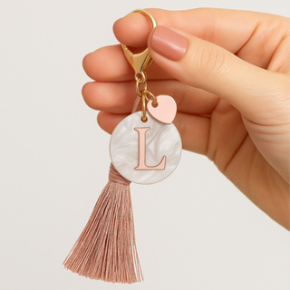 Chaveiro Inicial Madrepérola 4cm com Letra Espelhada Dourado Prata Rosé em Oferta na Shopee