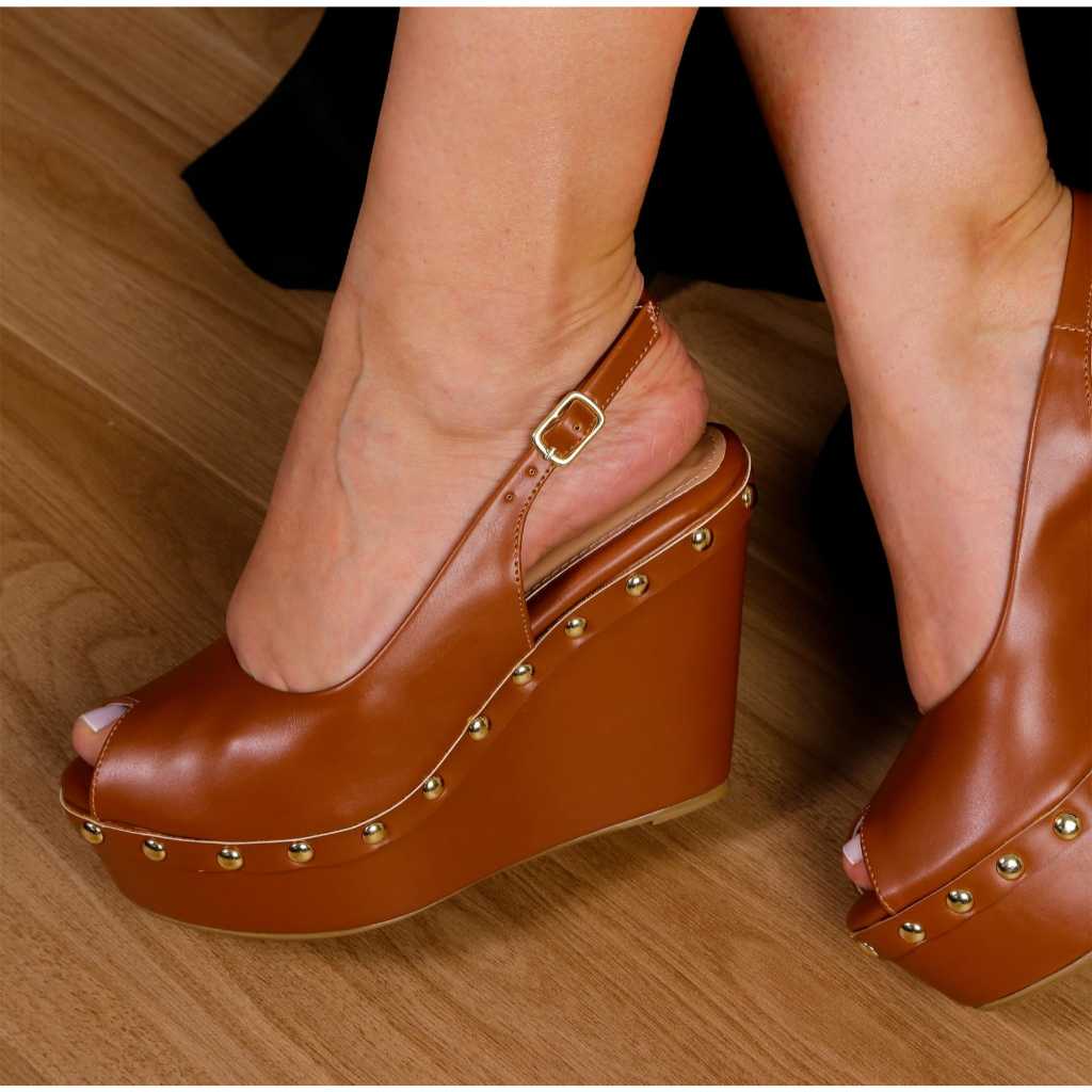 Sandália Anabela Feminina Tachas Boho Plataforma Elegante Confortável Caramelo