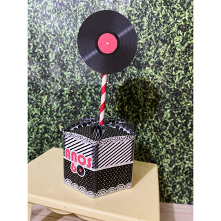 PEGUE E MONTE - Centro de mesa - ANOS 60 - preto e branco - Kit Festa adulto - Lembrancinhas Aniversário