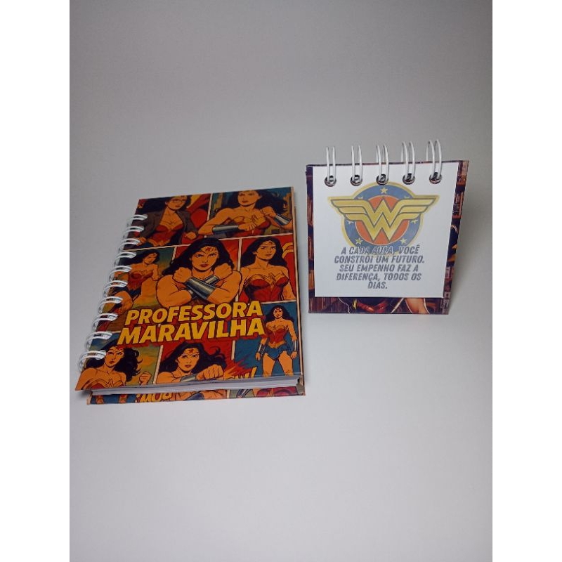 🌟 SUPER KIT DO DIA DOS PROFESSORES!🌟 1 CADERNO+ 1 MINI CALENDÁRIO🌟SUPERMAN E MULHER MARAVILHA🌟PRESENTE🌟