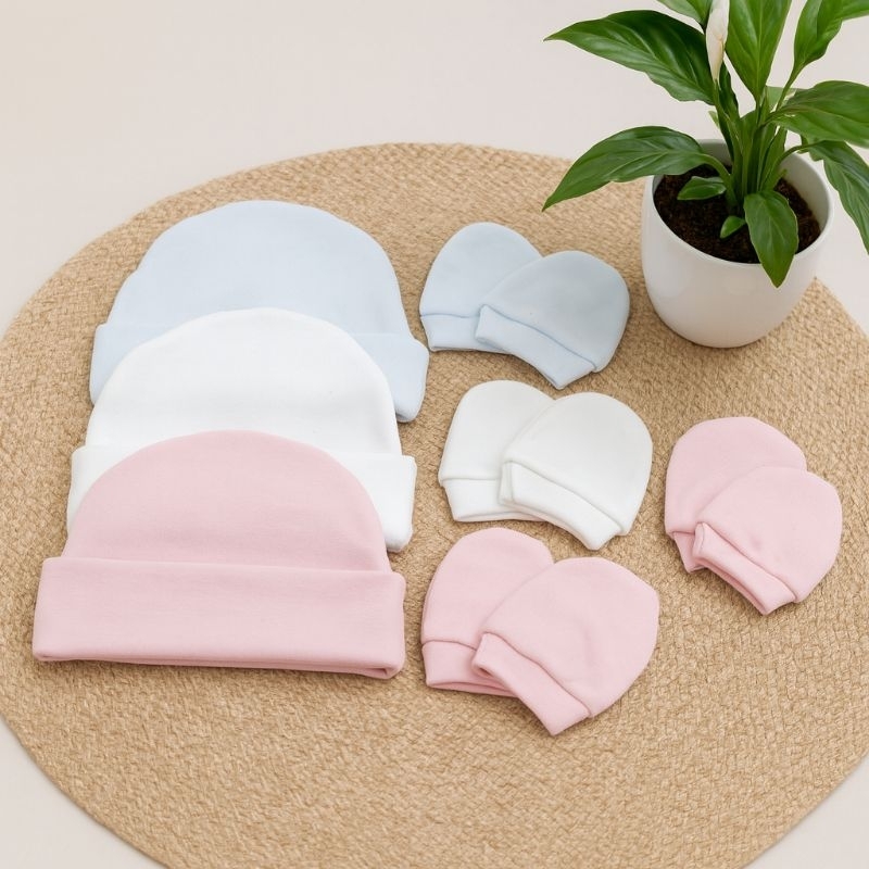 Kit 3 Touca e 3 Luva para bebê 100% algodão antialérgico. Kit 3 Touca e 3 Luva para bebê 100% algodão antialérgico.