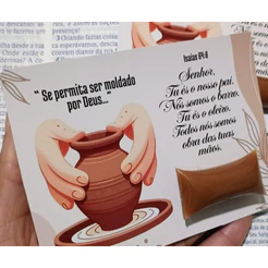 50 TAG - Cartão Inspirador com Mensagem Bíblica - "Se Permita Ser Moldado por Deus"