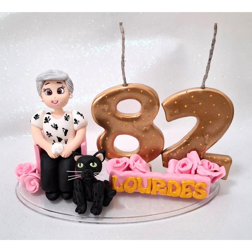 Topo Bolo Vela Com Vovó Boneca Aniversariante Personalizada