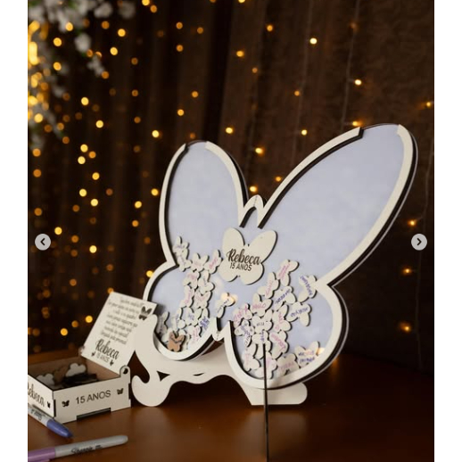 Quadro de assinatura personalizável em formato de borboleta para comemorar aniversário e casamento