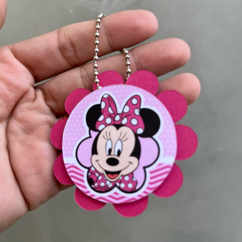 TAG APLIQUE Minnie com efeito 3d e correntinha - ESCOLHA SEU TEMA.