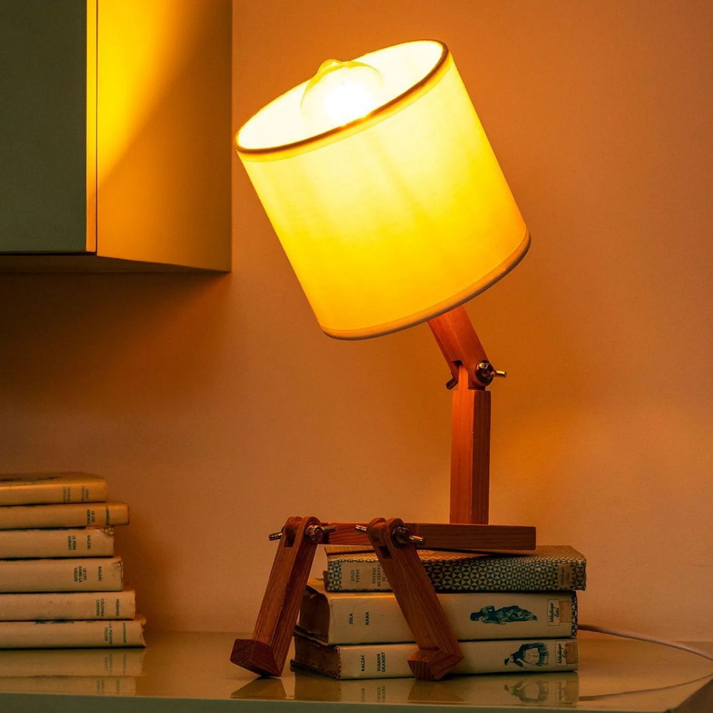 Luminaria de Mesa Abajur Criativa Divertida Articulada Com Pernas de Madeira Imaginarium em Oferta na Shopee