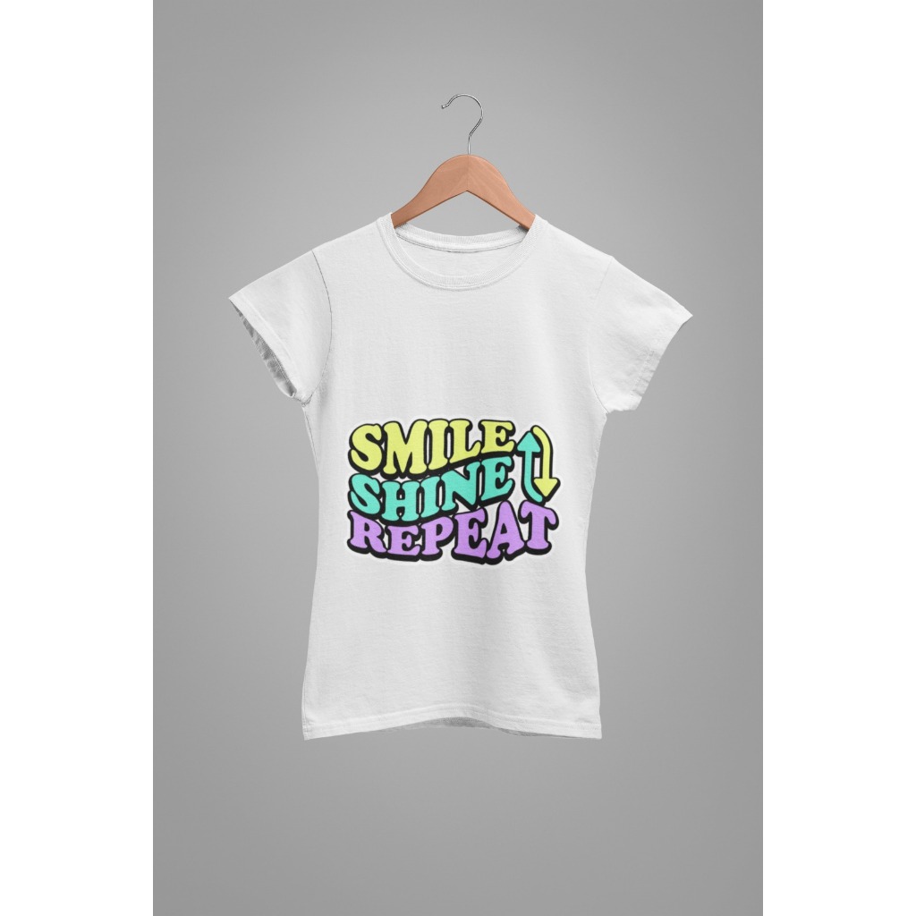 Baby Tee Y2K Feminina- Estampa Smile Shine Repeat Conforto Elástico e Versátil para Primavera/Verão/Outono